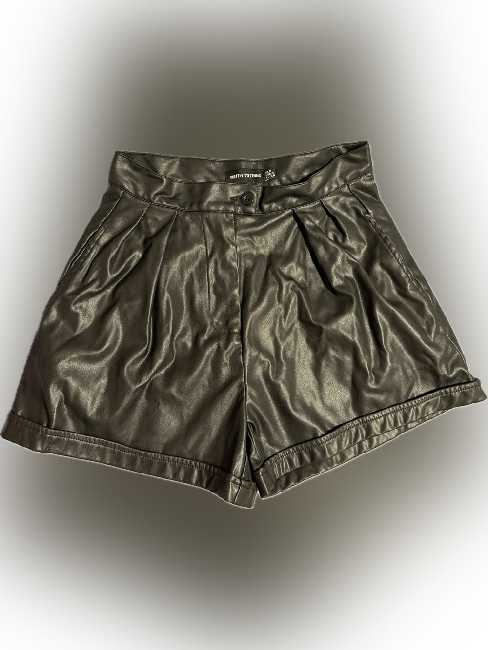 PrettyLittleThing Black Faux Leather High-Waist Pleated Shorts With Pockets Sz 4